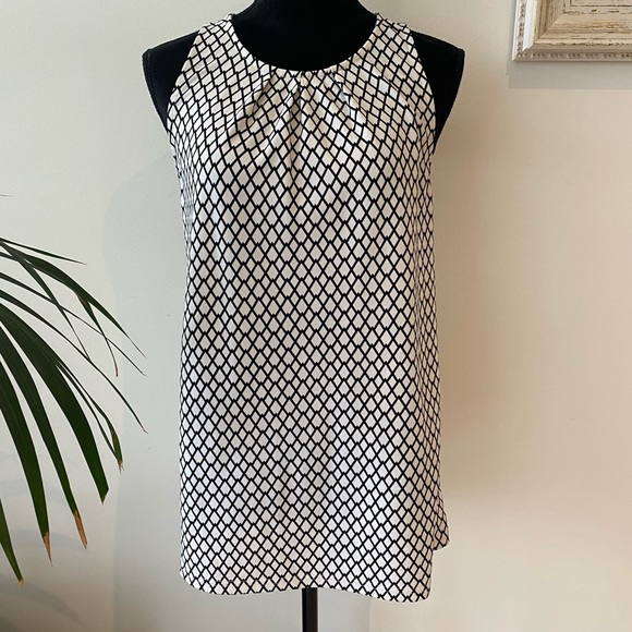 Valleygirl Tops - Valley Girl White Black Business Top w Diamond pattern Office Work Wear Size M